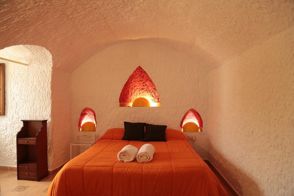 Benalúa de Guadix Cuevas La Chumberaゲストハウス エクステリア 写真